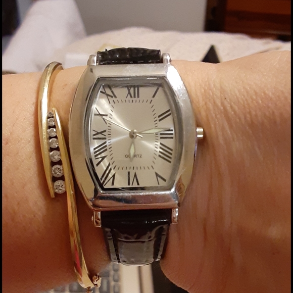 Watch - Picture 2 of 4